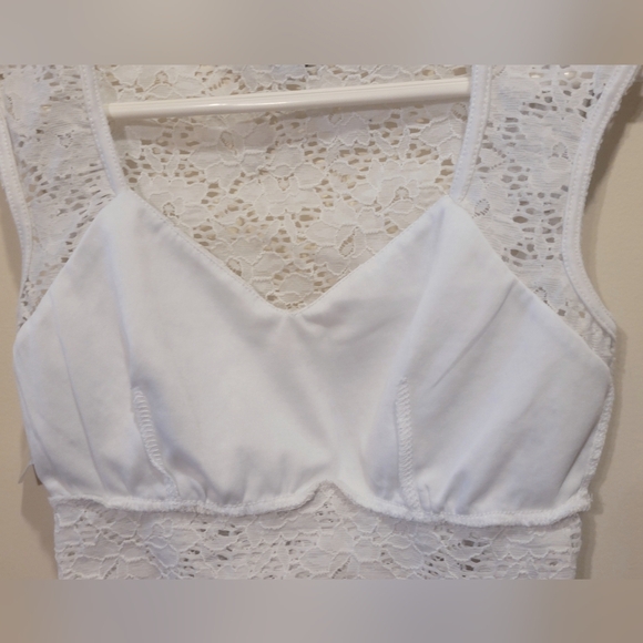 UK2LA - White Lace Crop Top - Picture 5 of 6